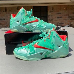 SOLD Men’s Nike LeBron 11 “Christmas” Size 12